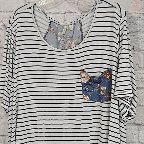 Cato 26/28 Plus Size White Striped Blue Floral Blouse Casual Knit Tee Summer Top - Picture 2 of 11